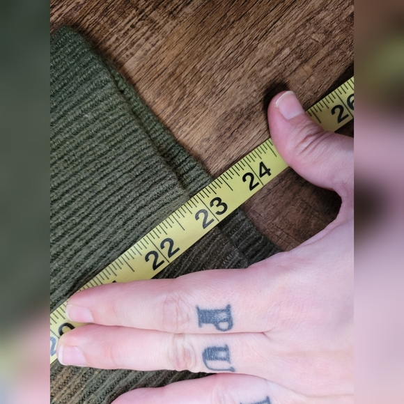 FREE W BUNDLE Le Chateau boat neck sweater - Picture 8 of 10